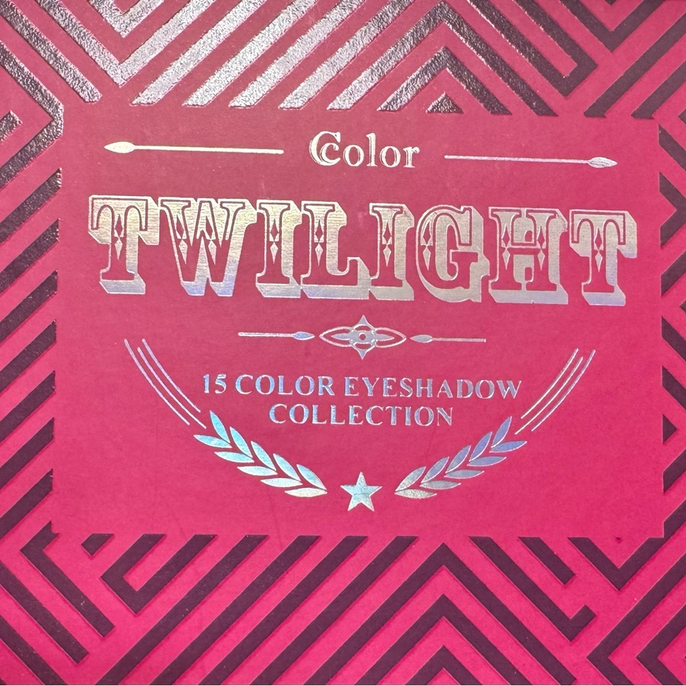 15-Color Eyeshadow Palette - Bold and Beautiful - Picture 1 of 2